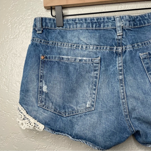 Zara Trafaluc Premium Wash Women's Lace Trimmed Blue Denim Shorts - Picture 7 of 8
